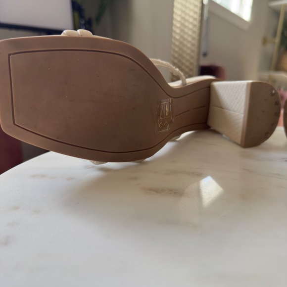 Dolce Vita Women's Cream Square Toe Block Heel Strappy Sandals - Picture 6 of 10